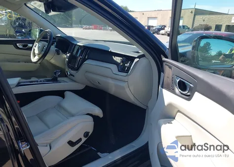 2021 Volvo Xc60 T5 Inscription z USA, uszkodzony, nr VIN YV4102DL4M1829834